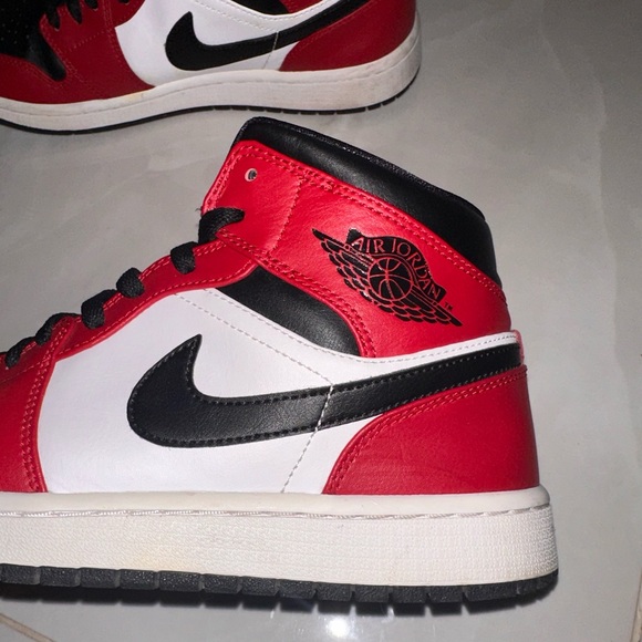 Nike Air Jordan 1 Mid Chicago Black Toe SIZE 9 - EUR 42.5 - Picture 7 of 9